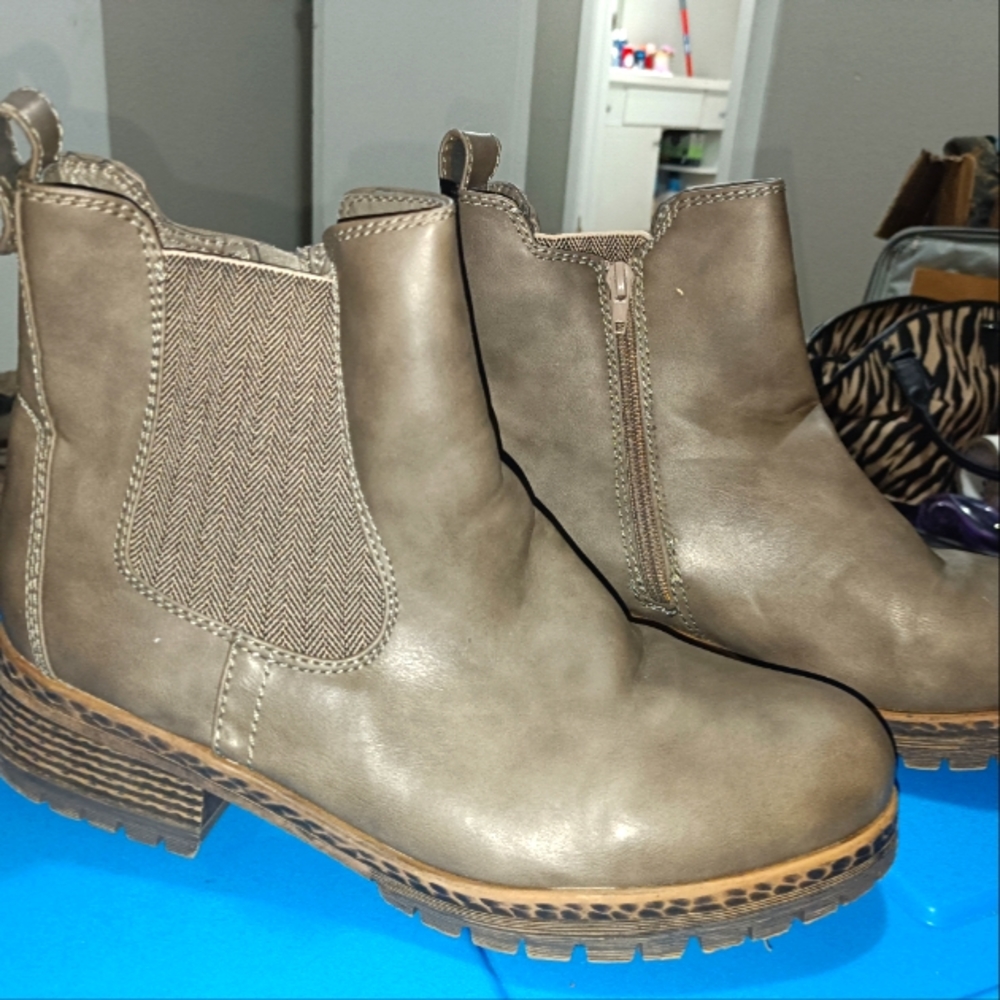Maurices Women's Zip-Up Leather Boots Size 10